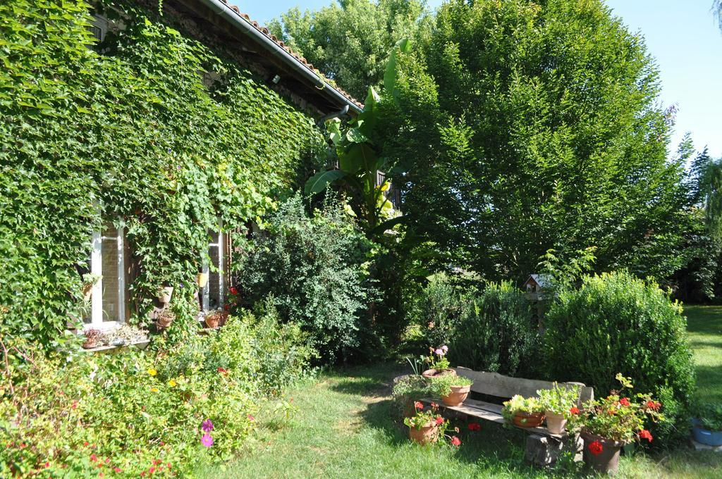 Ferme Saint Joseph Acomodação com café da manhã Le Fousseret Exterior foto
